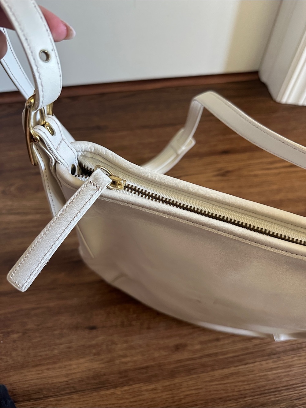 Vintage Coach Court White Smooth Leather Crossbody Shoulder Bag #9204 - Picture 5 of 9